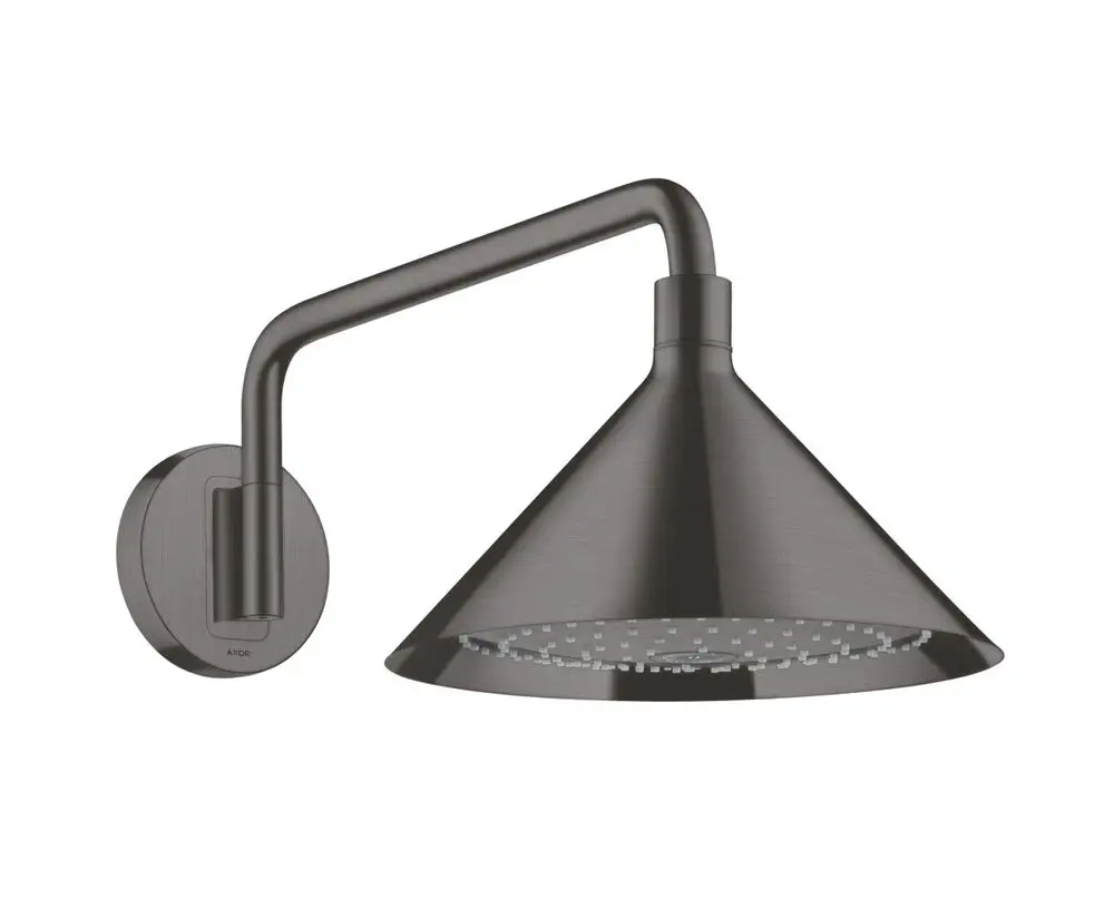 Duschkopf mit konischem Design und Brausearm in gebürstetem Schwarzchrom, an einer runden Wandhalterung montiert. Produkt von AXOR.